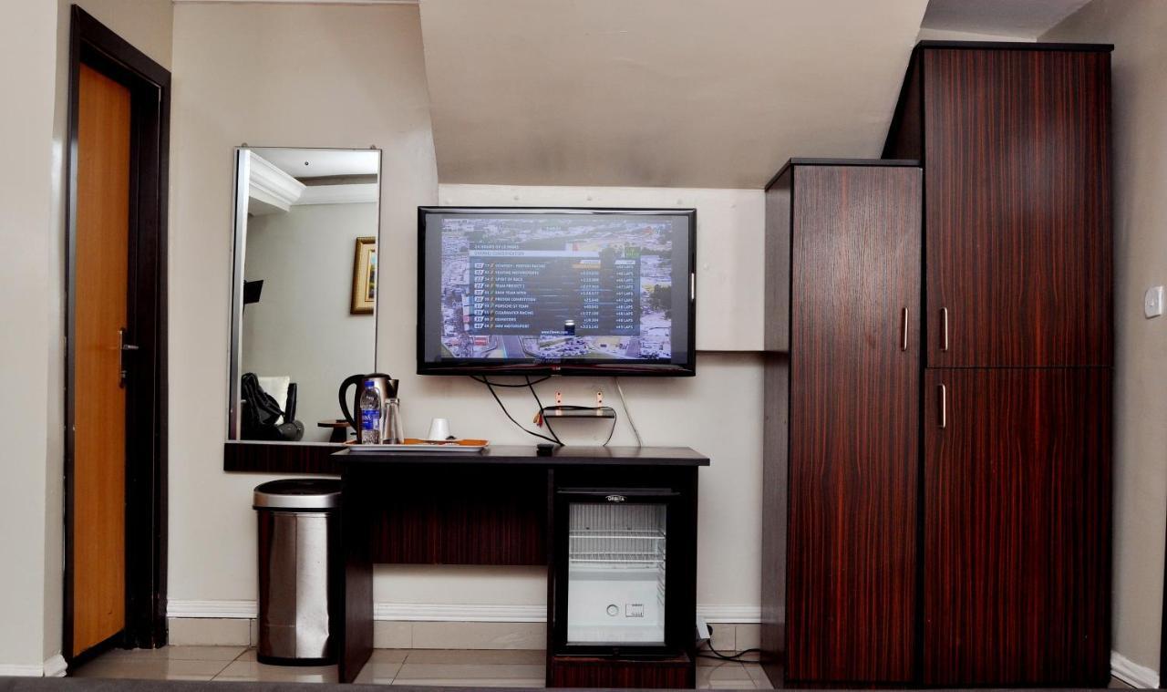 Primal Hotel Isaac John Gra Ikeja Dış mekan fotoğraf